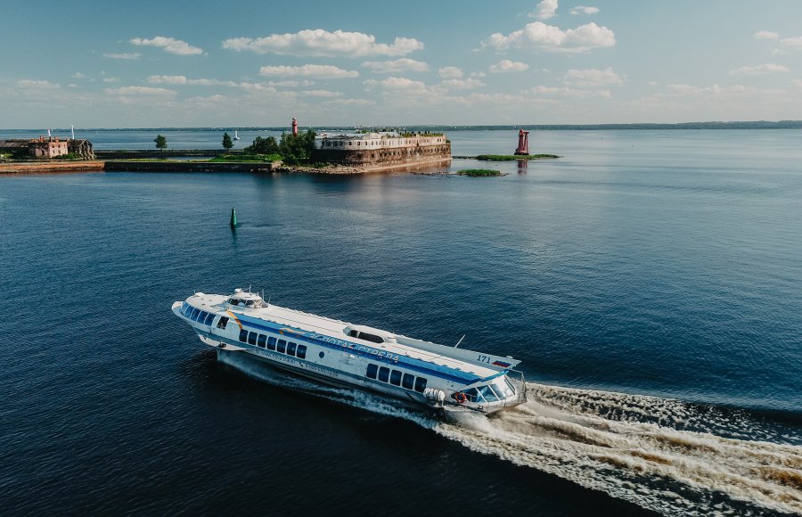 Стартует сезон навигации на водном маршруте из центра Петербурга в парк ﻿«Остров  фортов» | Кронштадт